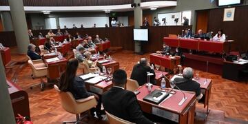 La Legislatura de Chubut habría suspendido todas las sesiones hasta agosto.