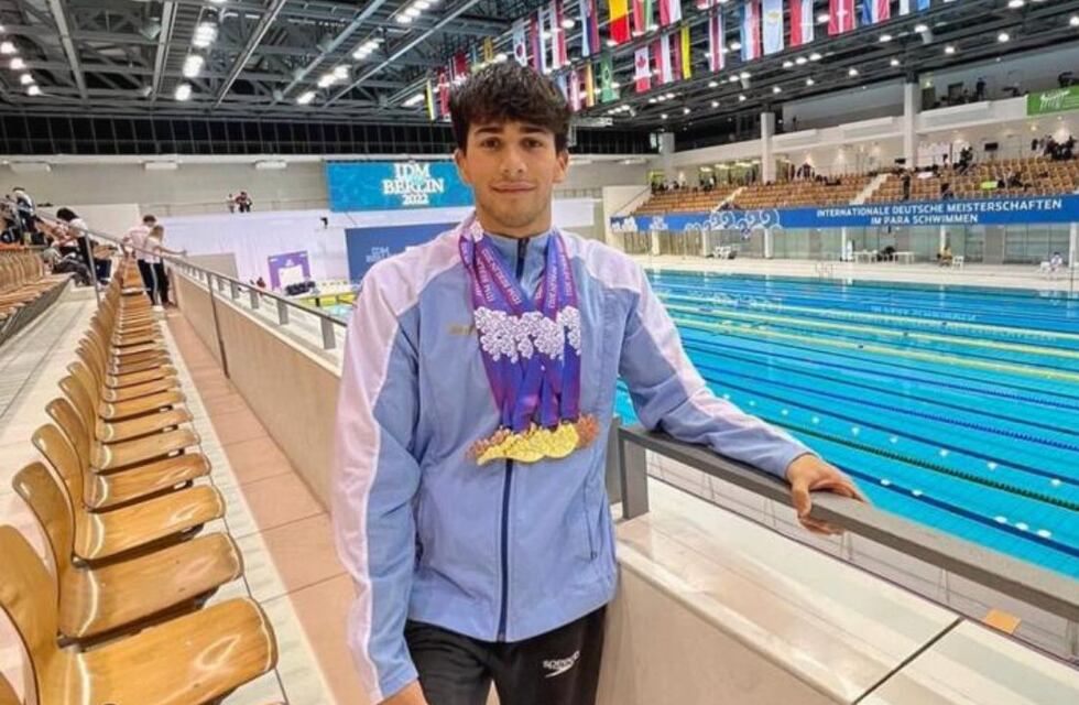 Un ejemplo de esfuerzo y superación: el joven neuquino que sufrió una enfermedad de pequeño y hoy es campeón del mundo en natación