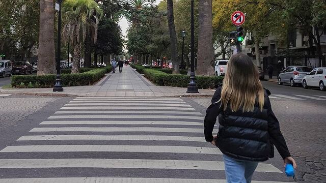 El bulevar Oroño amaneció con poco sol tras un sábado radiante.