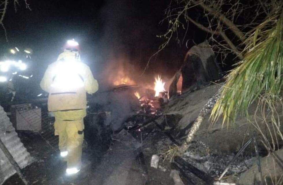 Incendio en Icho Cruz: un galpón fue devorado por las llamas