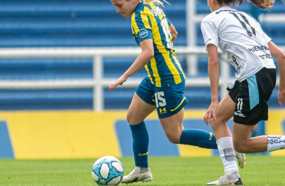 Jugadora de Rosario Central dijo que la echan porque se besó con una compañera