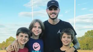 Mauro Icardi con los hijos de Wanda Nara.