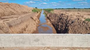 Canalización del "Bajo Peretti"