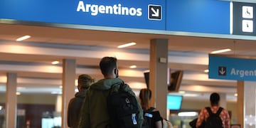 Argentina limita los vuelos con EEUU, Europa, Brasil y México(Foto: Clarín)