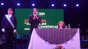 "Hoy el mundo plantea enormes desafíos, y las escuelas no están ajenas a ese cambio", y en ese contexto cobra protagonismo el Plan Provincial de Alfabetización, dijo el gobernador Carlos Sadir.