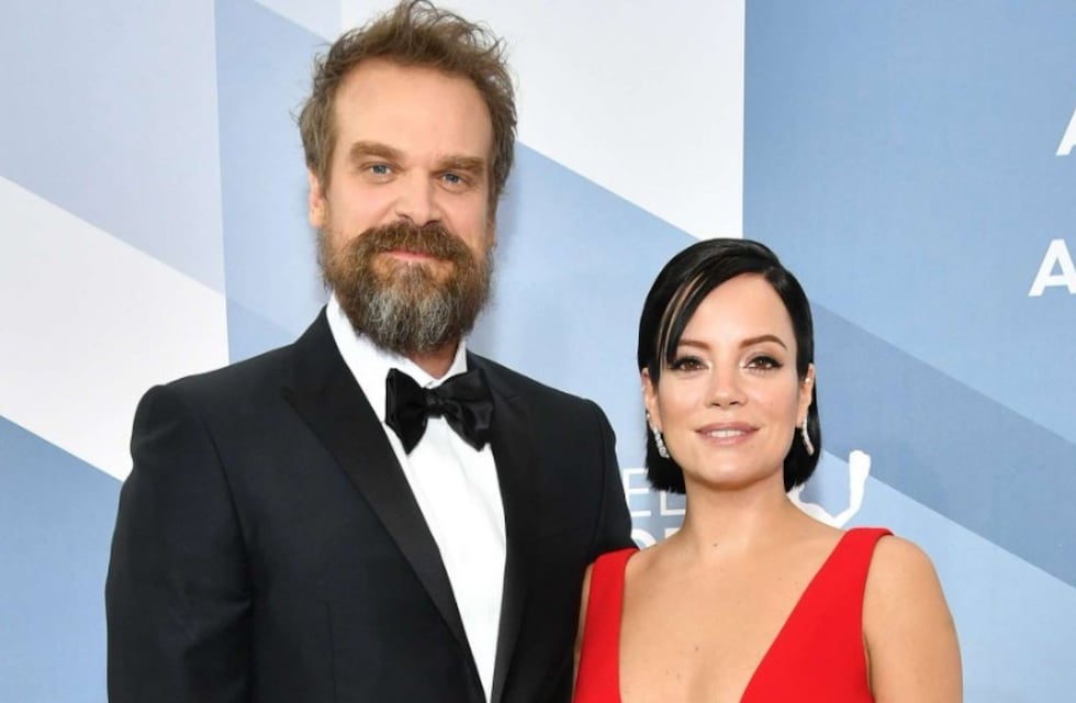 De conocerse en una app de citas a divorcio escandaloso: la inusual historia de amor entre David Harbour y Lily Allen