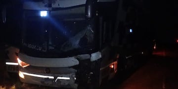 Dos personas murieron en un choque frontal entre una moto y un colectivo en Hipólito Yrigoyen.