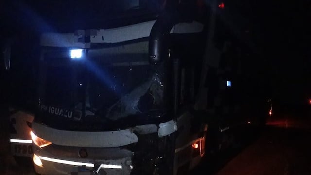 Dos personas murieron en un choque frontal entre una moto y un colectivo en Hipólito Yrigoyen.