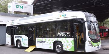 El nuevo ómnibus impulsado a GNC circulará a prueba y realizará los recorridos troncales de MendoTRAN. Marcelo Alvarez/Gobierno de Mendoza