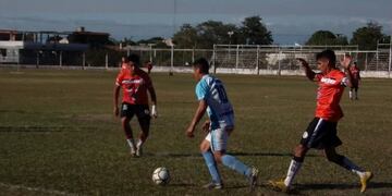 Las ligas jujeñas de fútbol acordaron que solo jugadores vacunados contra el coronavirus podrán disputar partidos oficiales.