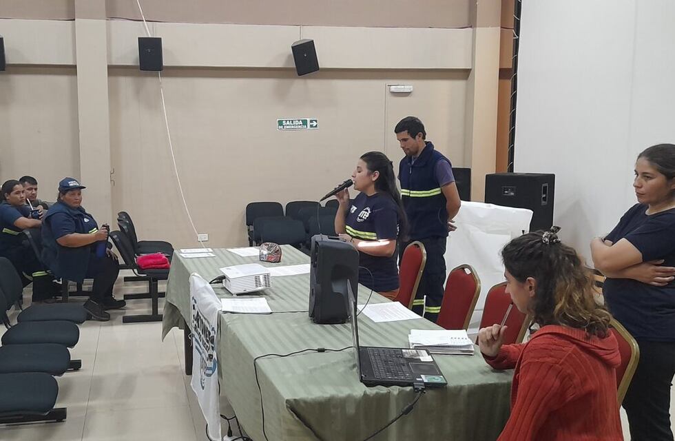 Recuperadores y recicladores urbanos expusieron sus trabajos y reclamaron mejores condiciones laborales en Puerto Iguazú