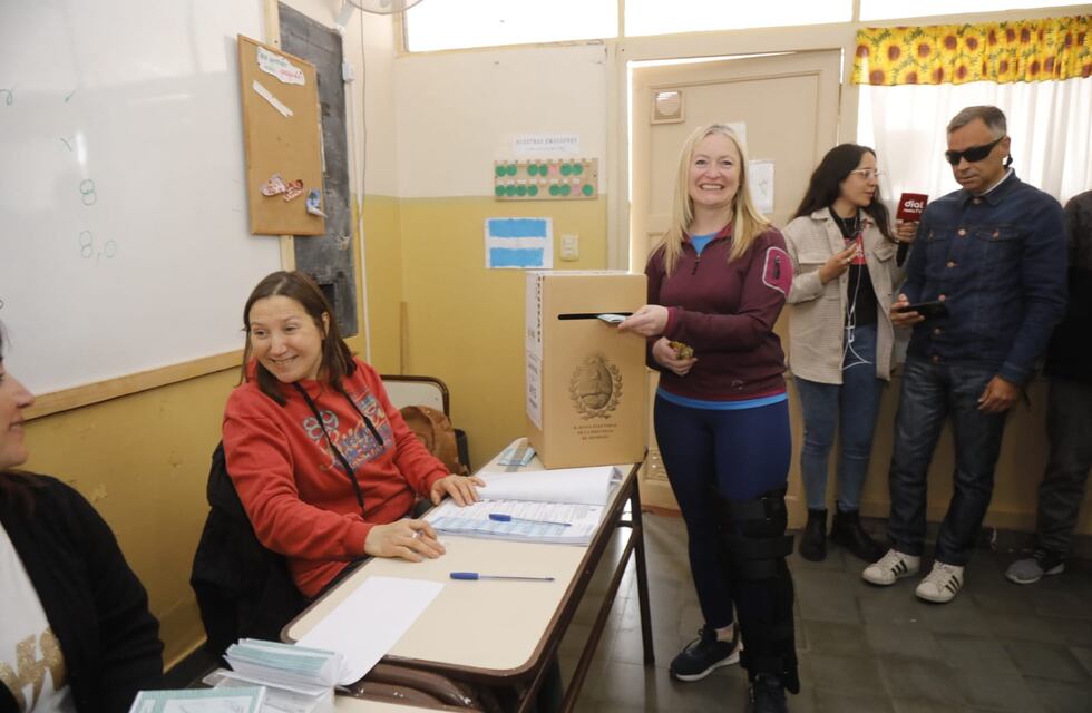 Lo insólito de estas Elecciones en Mendoza: una candidata a vicegobernadora se cortó lo ligamentos jugando al fútbol