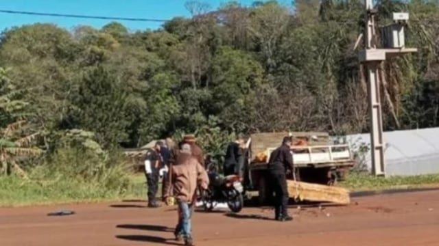 Tragedia en Oberá: un motociclista perdió la vida y el victimario huyó de la escena.