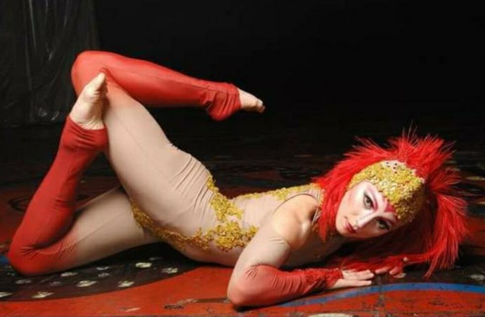 Sangre circense: es hija y nieta de artistas de circo y recorrió varios países con sus acrobacias