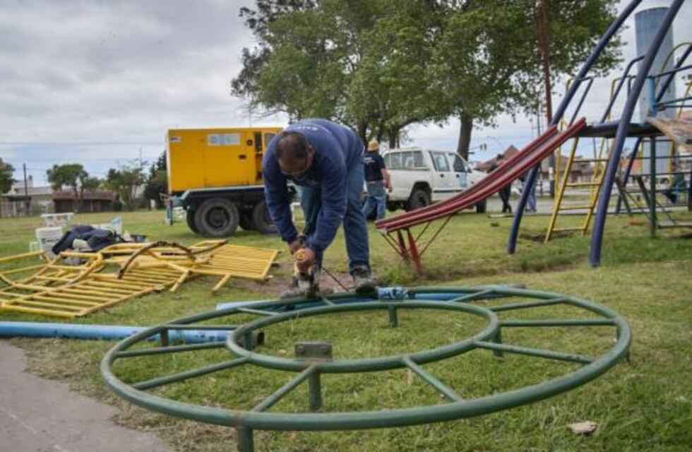 El Municipio limpió microbasurales y arregló la plaza del barrio Regional