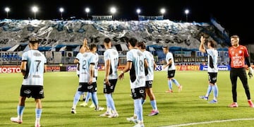 Los jugadores de Racing reconocieron el acompañamiento de su gente en Copa Argentina.