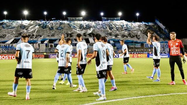 Los jugadores de Racing reconocieron el acompañamiento de su gente en Copa Argentina.