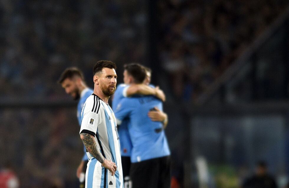 Tras casi un año invicto, Argentina perdió con Uruguay por 2 a 0