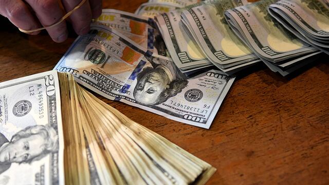 El dólar volvió a caer