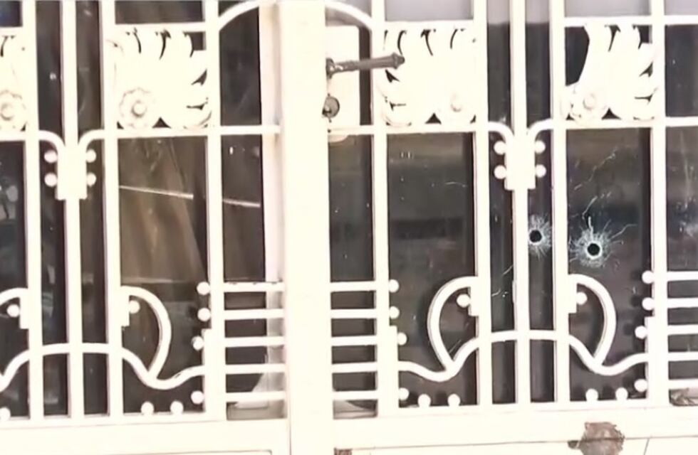 Balearon la puerta del Club Atalaya durante una clase de deportes para niños
