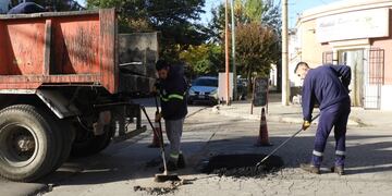 Desde el Municipio aseguran que continúan los trabajos de bacheo.