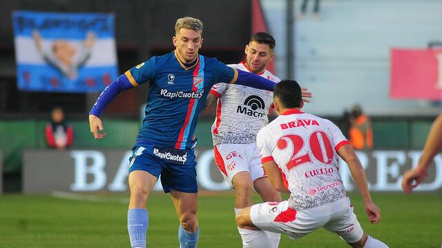 Franco Watson y Brahian Cuello ponen todo en Sarandí. Valioso triunfo de Instituto sobre Arsenal (Fotobaires)