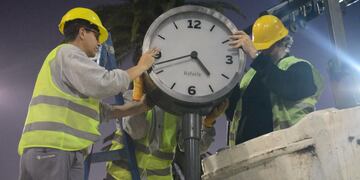 Instalaron el nuevo reloj de Bv. Santa Fe