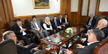 Jaldo encabezó un encuentro con todo su gabinete y definió prioridades en obra pública, presupuesto y reforma electoral.