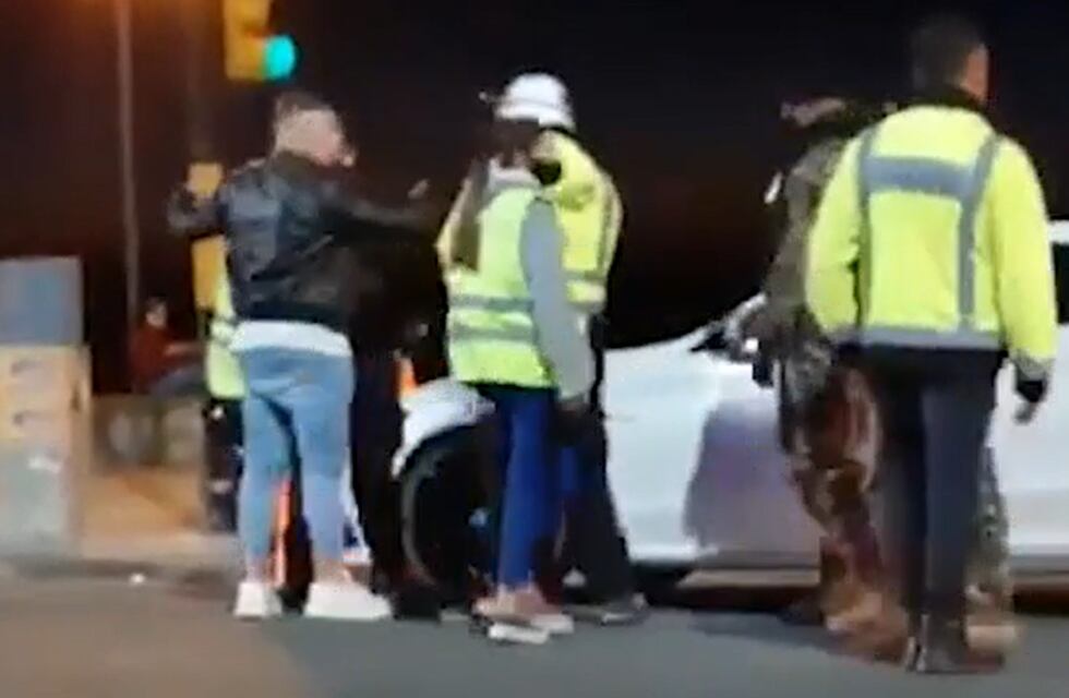 Familiares de víctimas de delito y tránsito repudiaron la agresión a un agente