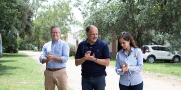 Secretario de Desarrollo Económico, Guillerml Rossotti, Pablo Garate Intendente Municipal y Natalia Carrasco Directora de la Chacra Experimental Integrada Barrow