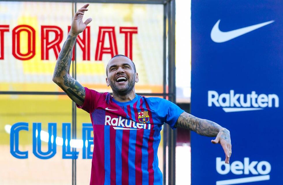 Dani Alves se despidió del Barcelona y se postuló en sus redes sociales: “Jugaré hasta los 50 años”