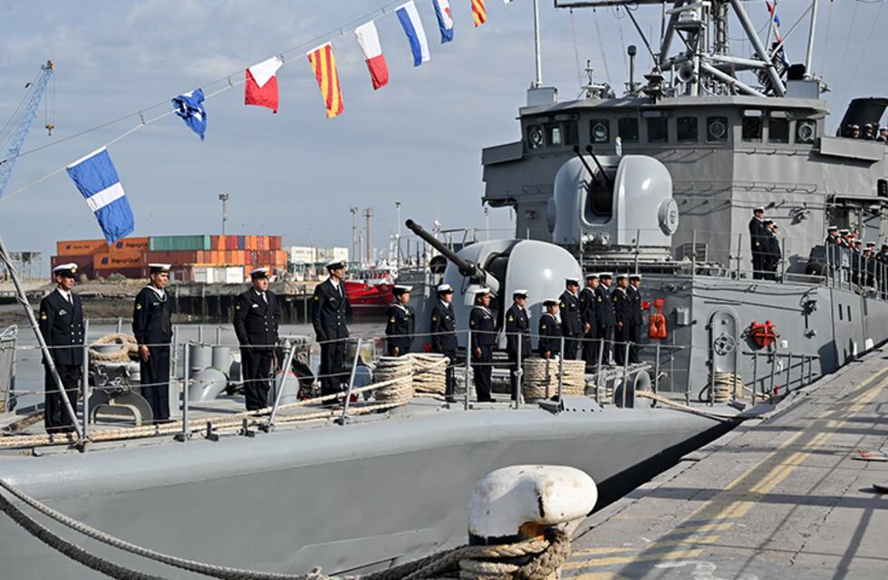 Continúan las jornadas de puertas abiertas en el puerto de White por el Día de la Armada