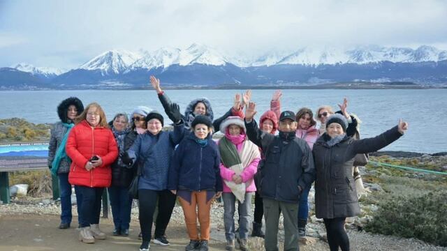 Adultos mayores disfrutaron de un paseo en catamarán