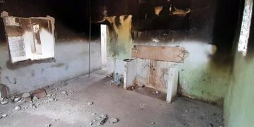 Vivienda incendiada en Donovan, San Luis