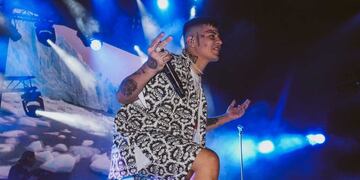 Duki paró su show en Expo Escobar 2021.