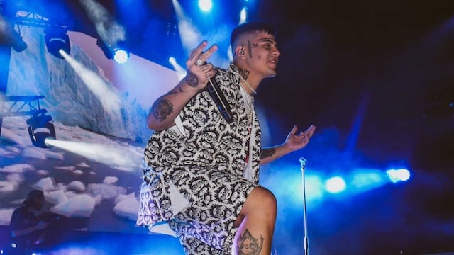 Duki paró su show en Expo Escobar 2021.
