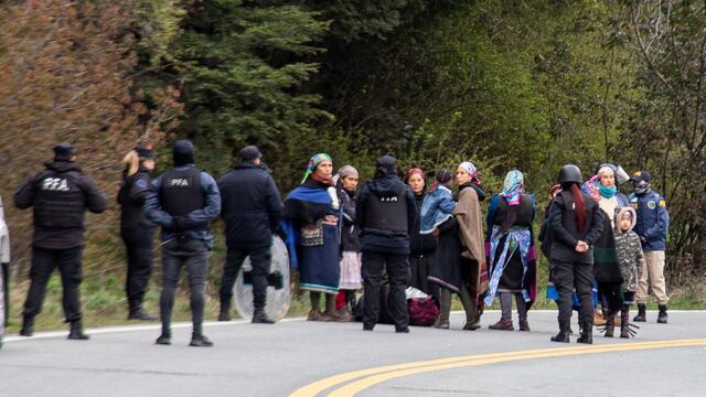 Operativo de desalojo en Villa Mascardi.