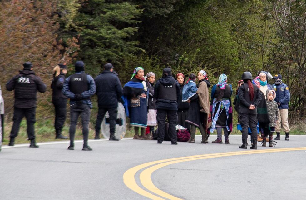 Desalojo mapuche en Villa Mascardi: las mujeres detenidas en Ezeiza serán trasladadas a Bariloche