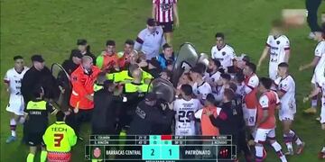 Los graves incidentes entre Patronato y Barracas Central.