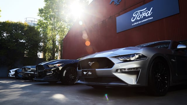 Ford cierra tres fábricas en Brasil.