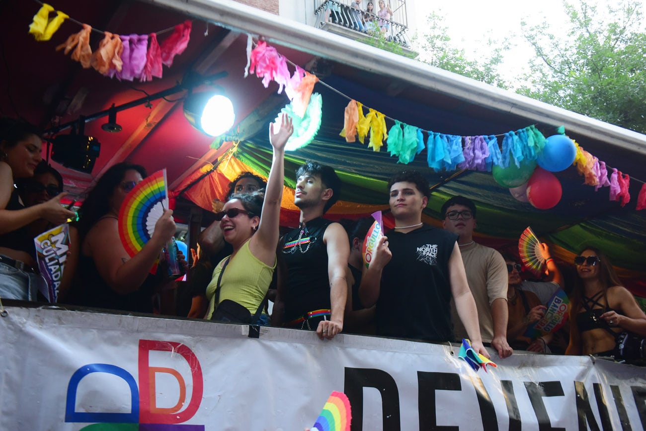 Marcha del Orgullo por las calles de Córdoba.  (Nicolás Bravo / La Voz)