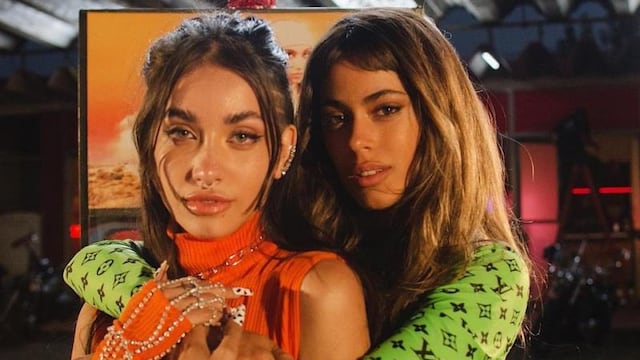 Tini y María Becerra en el videoclip de "Miénteme".