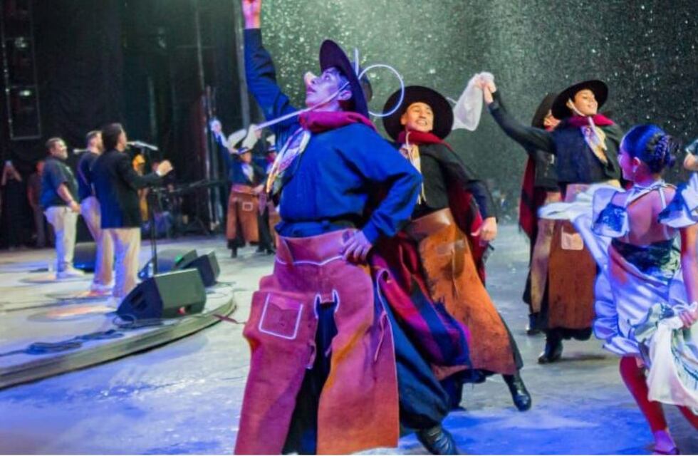 La lluvia no detuvo la tercera luna del Festival de Cosquín