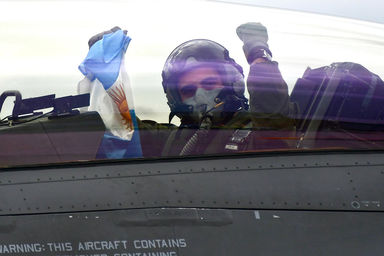 Los F-16 son los nuevos custodios del espacio aéreo argentino
. Tomy Fragueiro / la Voz