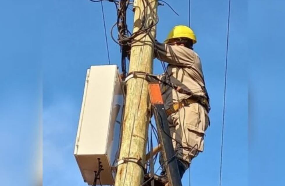Energía de Misiones realiza mejoramiento del servicio en Wanda