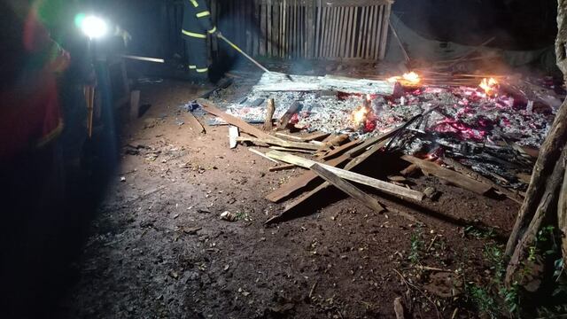 Un grupo de individuos incendiaron intencionalmente una vivienda en Jardín América.