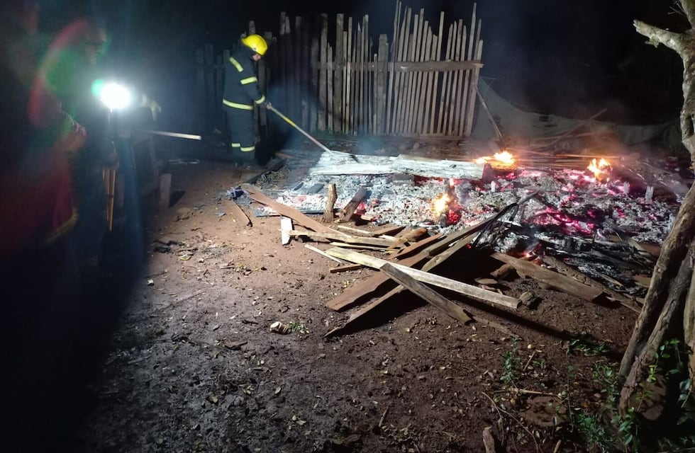 Un grupo de individuos incendiaron intencionalmente una vivienda en Jardín América