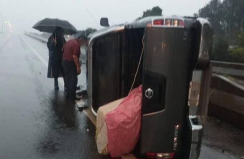 Accidente vial en Candelaria: despistó y volcó con su camioneta