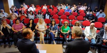 Homenaje a empleados judiciales con más de 30 años de servicio.