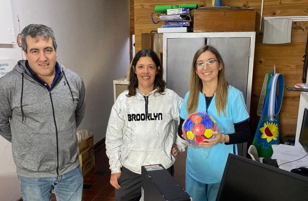 Camino a la Victoria Tres Arroyos entregó computadora y materiales al jardín de Claromecó